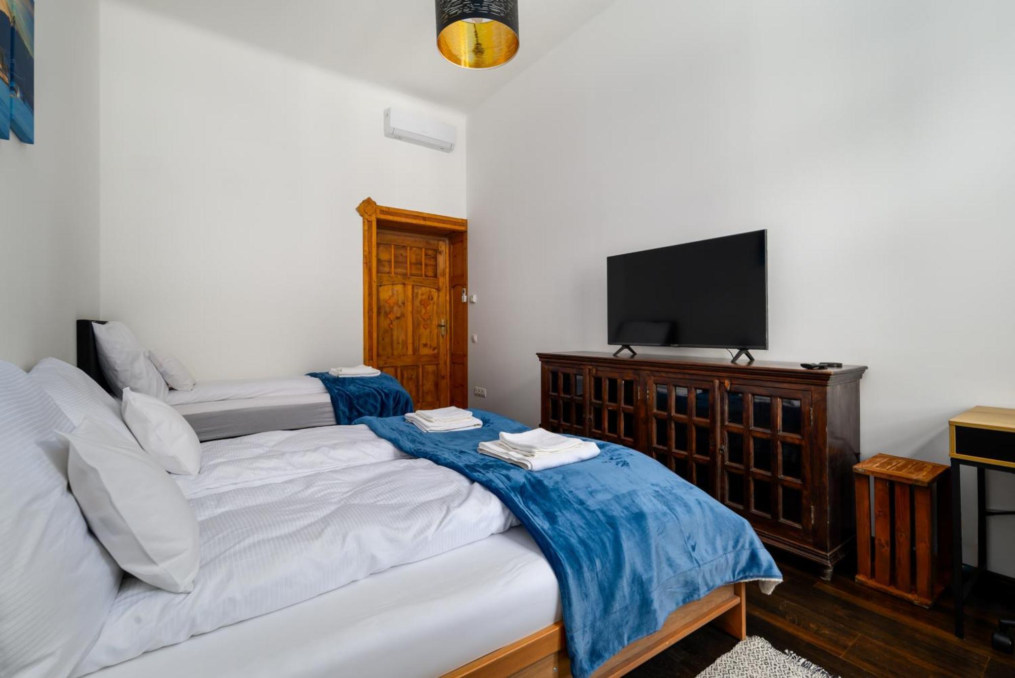 Апартаменты Rustic Downtown 106 M2