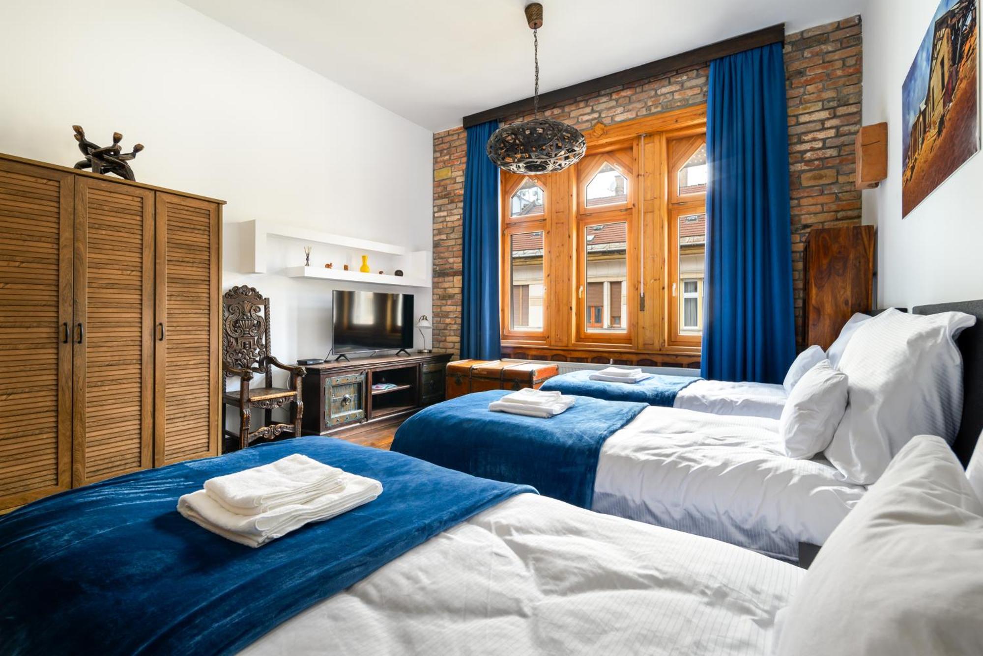 Апартаменты Rustic Downtown 106 M2